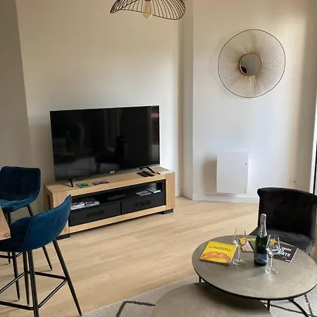 And Quiet In With Parking Courbevoie