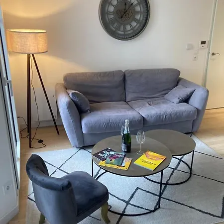 And Quiet In With Parking Appartement *