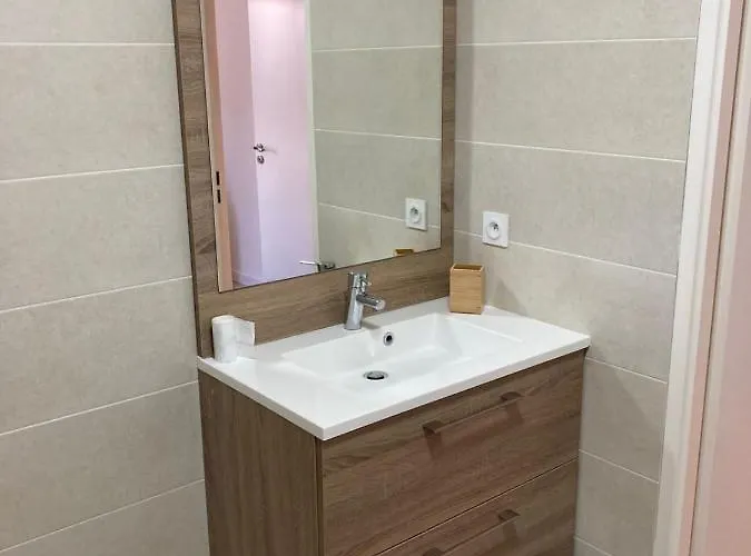 Apartament And Quiet In With Parking